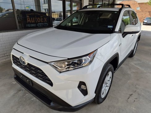 Used 2021 Toyota RAV4 XLE image 2
