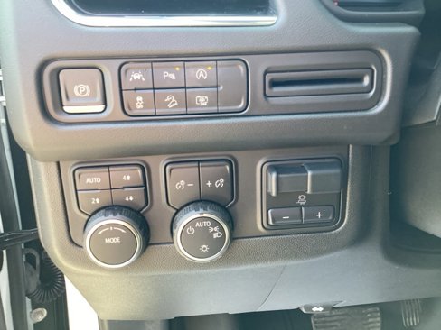 Certified 2024 Chevrolet Tahoe Z71 w/ Luxury Package image 28