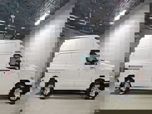 Used 2021 Nissan NV 2500 SV image 4