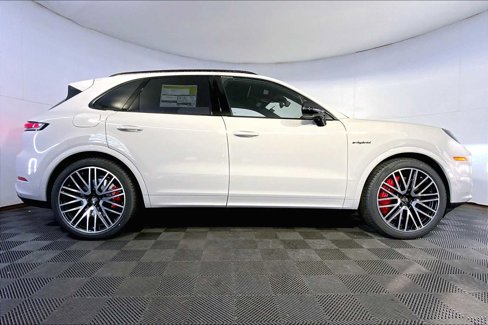 New 2026 Porsche Cayenne Turbo image 8