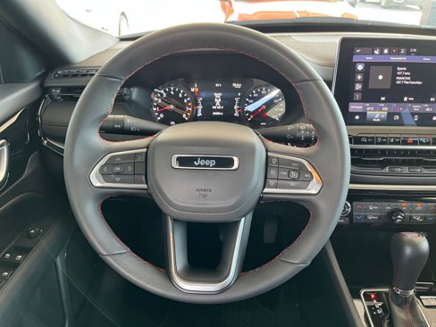 Used 2025 Jeep Compass Trailhawk image 27