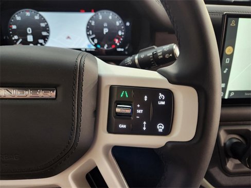 New 2024 Land Rover Defender 110 SE image 29