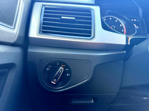 Used 2018 Volkswagen Atlas SE w/ R-Line Package image 29
