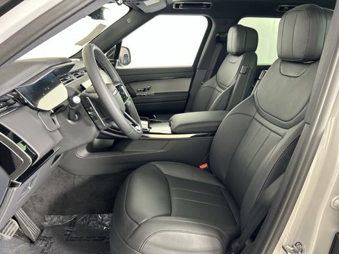 Used 2025 Land Rover Range Rover Sport SE image 23