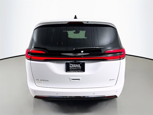 New 2026 Chrysler Pacifica Select image 7