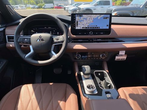 New 2025 Mitsubishi Outlander AWD image 9