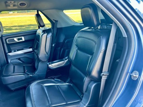 Used 2021 Ford Explorer XLT w/ Equipment Group 202A image 18