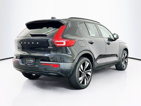 Used 2025 Volvo XC40 B5 Plus image 9