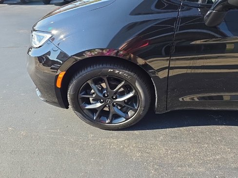 New 2026 Chrysler Pacifica Limited w/ S Appearance Package image 13