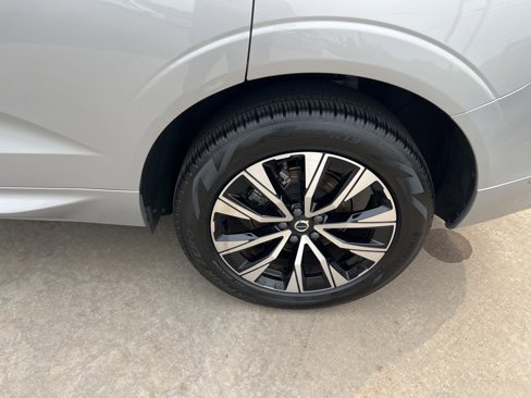 Certified 2025 Volvo XC60 B5 Plus image 10