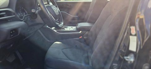 Used 2024 Toyota Highlander LE image 12