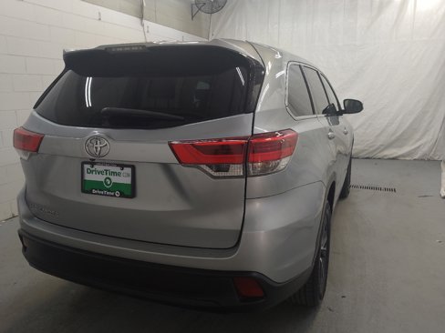 Used 2019 Toyota Highlander LE image 9