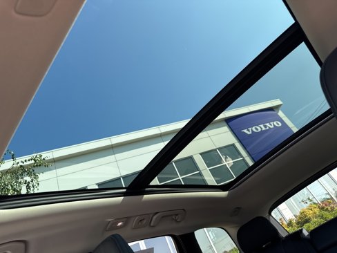 Certified 2025 Volvo XC60 B5 Plus image 29