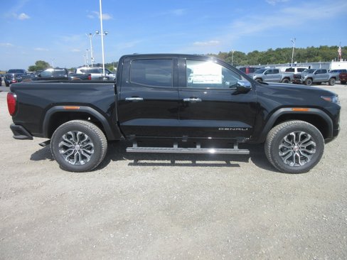 New 2026 GMC Canyon Denali image 3