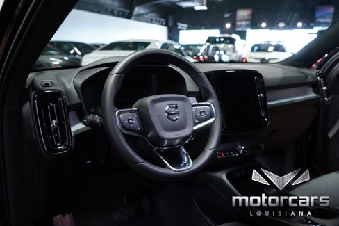 Used 2024 Volvo XC40 B5 Core image 25