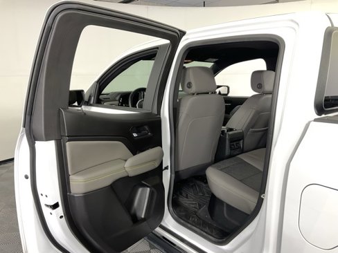Used 2024 Chevrolet Colorado ZR2 w/ Technology Package image 32