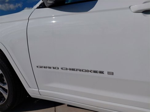 New 2025 Jeep Grand Cherokee L Overland w/ Trailer Tow Package image 30