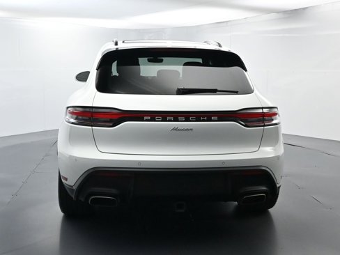 Certified 2025 Porsche Macan image 13