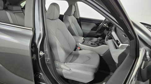 Used 2023 Toyota Highlander LE image 39