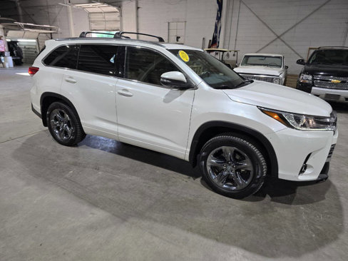 Used 2018 Toyota Highlander AWD V6 image 17
