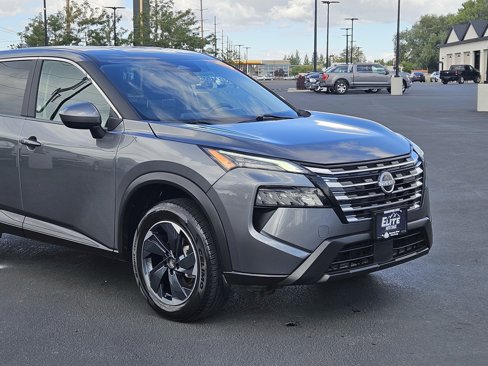 Used 2024 Nissan Rogue SV image 4