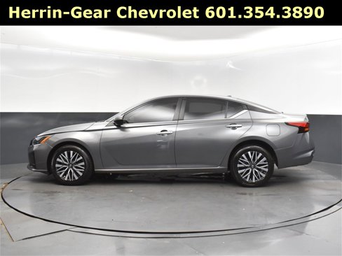 Used 2024 Nissan Altima 2.5 SV image 4