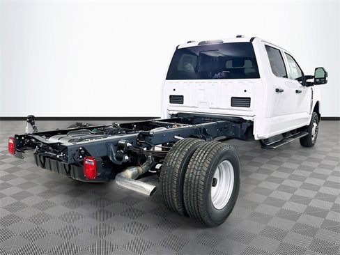 New 2026 Ford F350 4x4 Crew Cab DRW Super Duty image 4