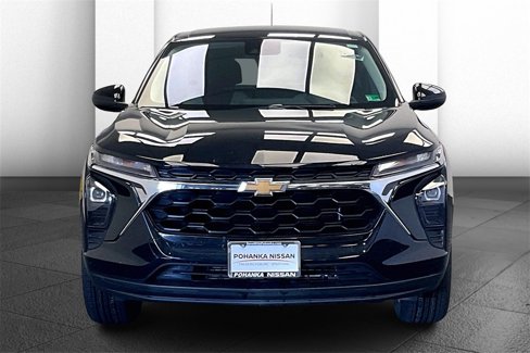 Used 2024 Chevrolet Trax LS w/ LS Convenience Package image 2