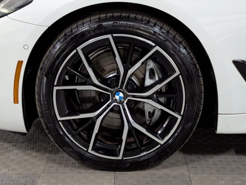 Used 2022 BMW 540i xDrive w/ M Sport Package image 18