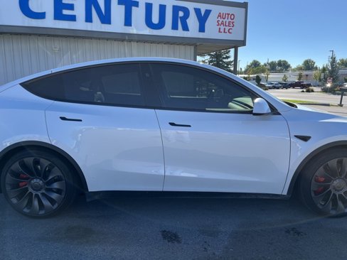 Used 2025 Tesla Model Y Performance image 12