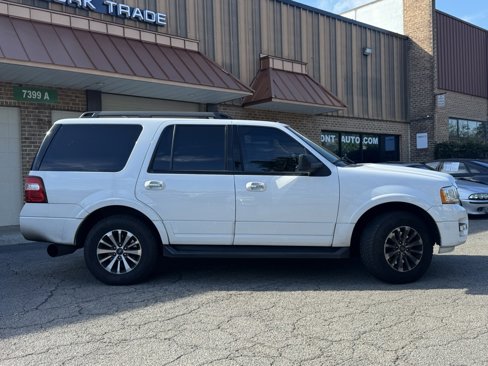 Used 2017 Ford Expedition XLT image 2