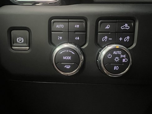 Used 2024 GMC Sierra 3500 Denali w/ Technology Package image 36
