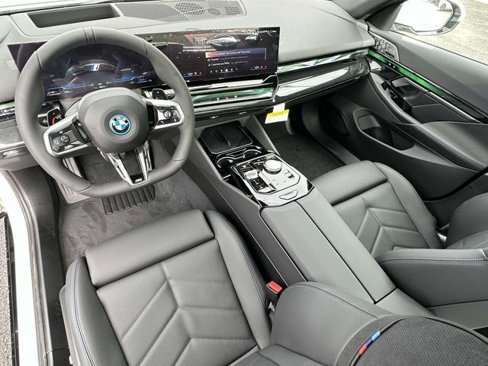 New 2026 BMW 550e xDrive w/ Premium Package image 10