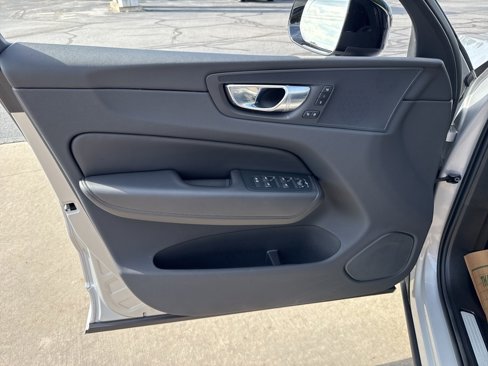 Certified 2025 Volvo XC60 B5 Plus image 15