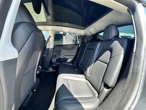Used 2023 Tesla Model Y Long Range image 18