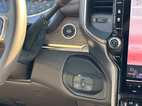 New 2025 RAM 2500 Limited image 17