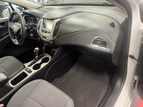 Used 2018 Chevrolet Cruze LS image 11