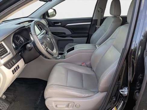 Used 2016 Toyota Highlander XLE image 15
