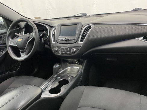 Used 2018 Chevrolet Malibu LT image 11