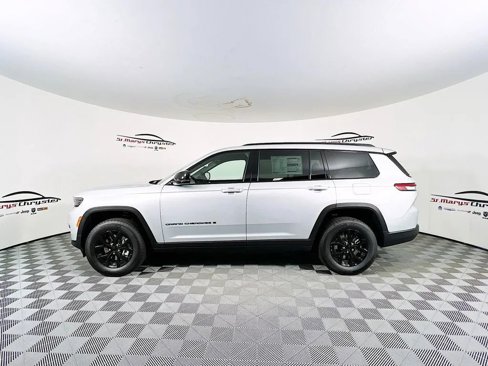 New 2025 Jeep Grand Cherokee L Laredo image 5