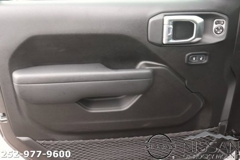 Used 2025 Jeep Gladiator Sport image 10