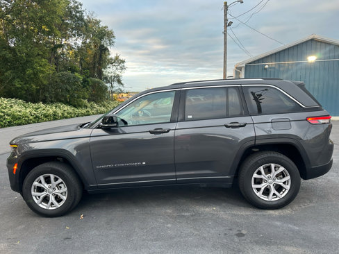 Used 2022 Jeep Grand Cherokee Limited w/ Trailer Tow Prep Group (B) image 8