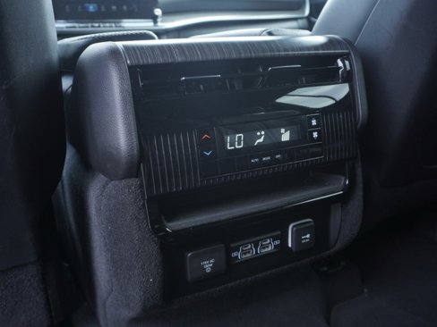 Used 2024 Jeep Wagoneer Series II w/ Flexible Seating Group image 24