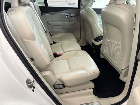 Used 2025 Volvo XC90 B5 Plus w/ Protection Package Premier image 12