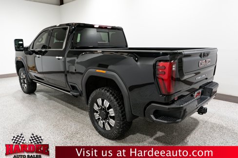 Used 2024 GMC Sierra 2500 Denali image 3