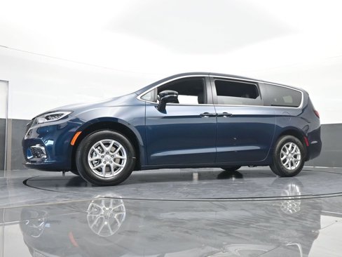 New 2025 Chrysler Pacifica Select image 50
