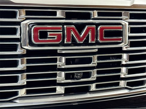 Used 2025 GMC Yukon XL Denali image 11