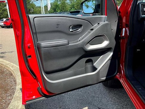Certified 2025 Nissan Frontier SV image 9