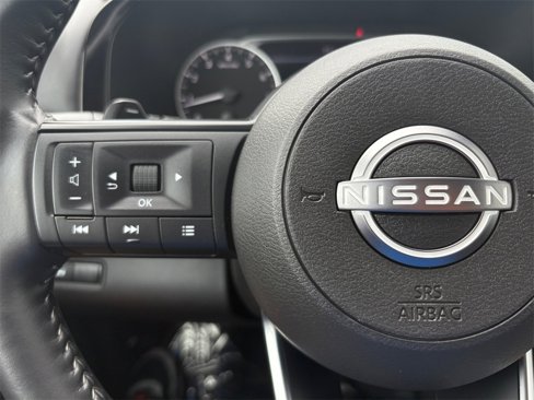 Used 2025 Nissan Pathfinder SV image 25