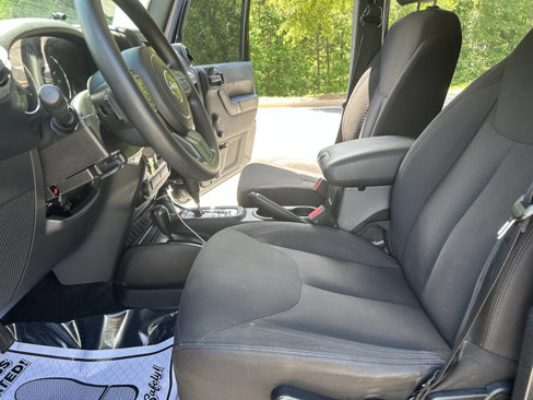 Used 2015 Jeep Wrangler Unlimited Sport image 19